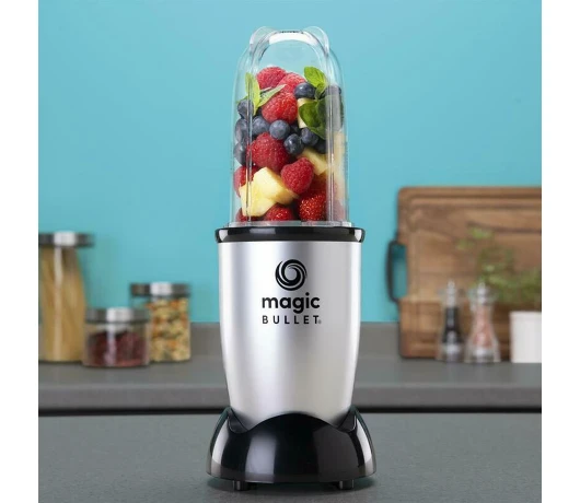 Devices for preparing smoothies and drinks